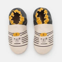 ROBEEZ Naval Officer - Geboortegeschenk - Beige Clair Marine 11 ROBEEZ Naval Officer - Geboortegeschenk - Beige Clair Marine -Stijl Schoen Verkoopwinkel 06c6ac270a664054a2ebe901326afd99 scaled