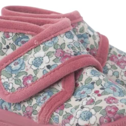 Flores Liberty Adherente - Babyschoenen - Rosa -Stijl Schoen Verkoopwinkel 17dc36d1b2174899b363add828ef5edf scaled