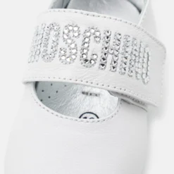 MOSCHINO Unisex - Babyschoenen - White/Silver -Stijl Schoen Verkoopwinkel 1b24cad829a74b9d8d3891ee477e48e2 scaled