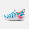 Nike Sportswear Dynamo Go Lils Unisex - Instappers - Sail/Light Fusion Red/Blue Lightning/Medium Soft Pink -Stijl Schoen Verkoopwinkel 1b2f87f3c3fa437b9e730ba0cbe6aaa8 scaled