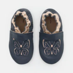 ROBEEZ Fly In The Wind - Babyschoenen - Marine 11 ROBEEZ Fly In The Wind - Babyschoenen - Marine -Stijl Schoen Verkoopwinkel 1b6adf17c845483794b56b18d392ebe7 scaled