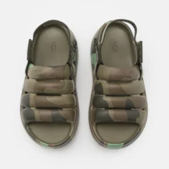 Ugg Sport Yeah Unisex - Badslippers - Moss Green -Stijl Schoen Verkoopwinkel 1d384a4ba49a41d89f8fb75f0cd21fef scaled