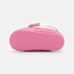 BOSS Kidswear Slippers - Geboortegeschenk - PinkPale -Stijl Schoen Verkoopwinkel 285862708ce0476994c5ac8c083cdef9 scaled