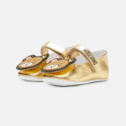 MOSCHINO Babyschoenen - Gold -Stijl Schoen Verkoopwinkel 33eb4f84b81842c4aa3d5454595b1147 scaled
