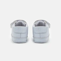 BOSS Kidswear Slippers - Geboortegeschenk - Pale Blue -Stijl Schoen Verkoopwinkel 3a7743218f1b4315a09046b28899e937 scaled