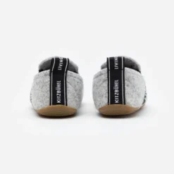 Living Kitzbühel T Modell - Pantoffels - Grey -Stijl Schoen Verkoopwinkel 3d7ea94ba04b4ea7b720709c1ed0ae09 scaled