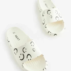 Next Lightweight Standard - Badslippers - Cream Smiley Face -Stijl Schoen Verkoopwinkel 55635f9ea0aa4a9d8a056ade3d9b9964 scaled