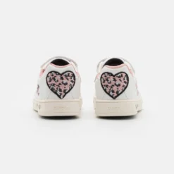 Geox Skylin Girl Light Up - Sneakers Laag - White/Light Pink -Stijl Schoen Verkoopwinkel 57fa884a711d4fbeb6bc8daed2e8f3b1 scaled