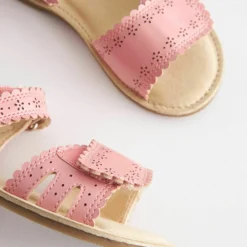 Next Adjustable Strap ScallopWide Fit G - Sandalen - Pink -Stijl Schoen Verkoopwinkel 6244644414dc4e6d92b7218a03acbdc5 scaled