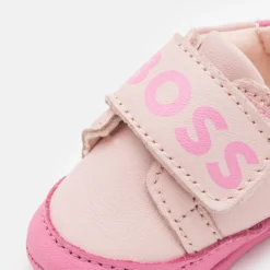 BOSS Kidswear Slippers - Geboortegeschenk - PinkPale -Stijl Schoen Verkoopwinkel 6396dda069a6442093d9ddf119064a7d scaled