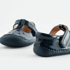 Next Crawler T Bar Wide Fit G - Babyschoenen - Navy Blue Patent -Stijl Schoen Verkoopwinkel 6c36250df94748528faba437277a8cc7 scaled