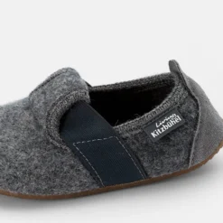 Living Kitzbühel T-Modell - Pantoffels - Grau -Stijl Schoen Verkoopwinkel 913eb220a764434d8718588a6e99dd86 scaled