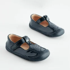 Next Crawler T Bar Wide Fit G - Babyschoenen - Navy Blue Patent -Stijl Schoen Verkoopwinkel a5bbaec84f484ab3bc6b5f45ad38bd71 scaled