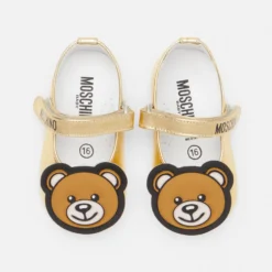 MOSCHINO Babyschoenen - Gold -Stijl Schoen Verkoopwinkel a743eaa1c2af410e91ce978eb79f8577 scaled