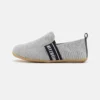 Living Kitzbühel T-Modell Schriftzug Unisex - Pantoffels - Hellgrau -Stijl Schoen Verkoopwinkel ace8f830829949f5bf5f0b296c12a15a scaled