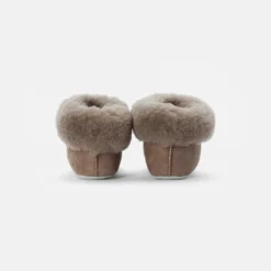 Shepherd Osby - Pantoffels - Stone -Stijl Schoen Verkoopwinkel c8c03acf9569460cba68b4da05d0e8e8 scaled