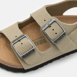 Birkenstock Milano Kids Earthy Unisex - Sandalen - Faded Khaki -Stijl Schoen Verkoopwinkel c9caa040435f4d7795f975d6d7d209fc scaled