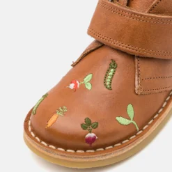 Veggie Desert Boot - Klittenbandschoenen - Cognac -Stijl Schoen Verkoopwinkel dab82637e4424fb3926565b07c0dfcdc scaled