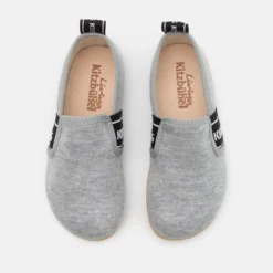 Living Kitzbühel T-Modell Schriftzug Unisex - Pantoffels - Hellgrau -Stijl Schoen Verkoopwinkel dc69f7d4e4864e1fa1b4e3ca353ceb82 scaled