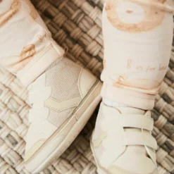 Next Pram Easy Fastening Standard - Babyschoenen - Stone Natural -Stijl Schoen Verkoopwinkel de73dab839c7476381f8d2d4744ac301 scaled