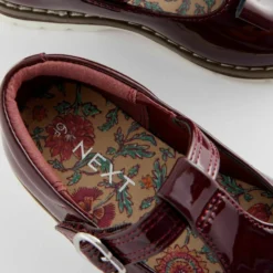 Next Bow Wide Fit G - Babyschoenen - Plum Purple Patent -Stijl Schoen Verkoopwinkel e61b8a124589412ea4cb866eb0cb075b scaled