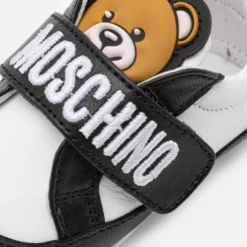 MOSCHINO Unisex - Babyschoenen - White/Black -Stijl Schoen Verkoopwinkel ee289bf6ac40451099a657b7c1b1eb2c scaled